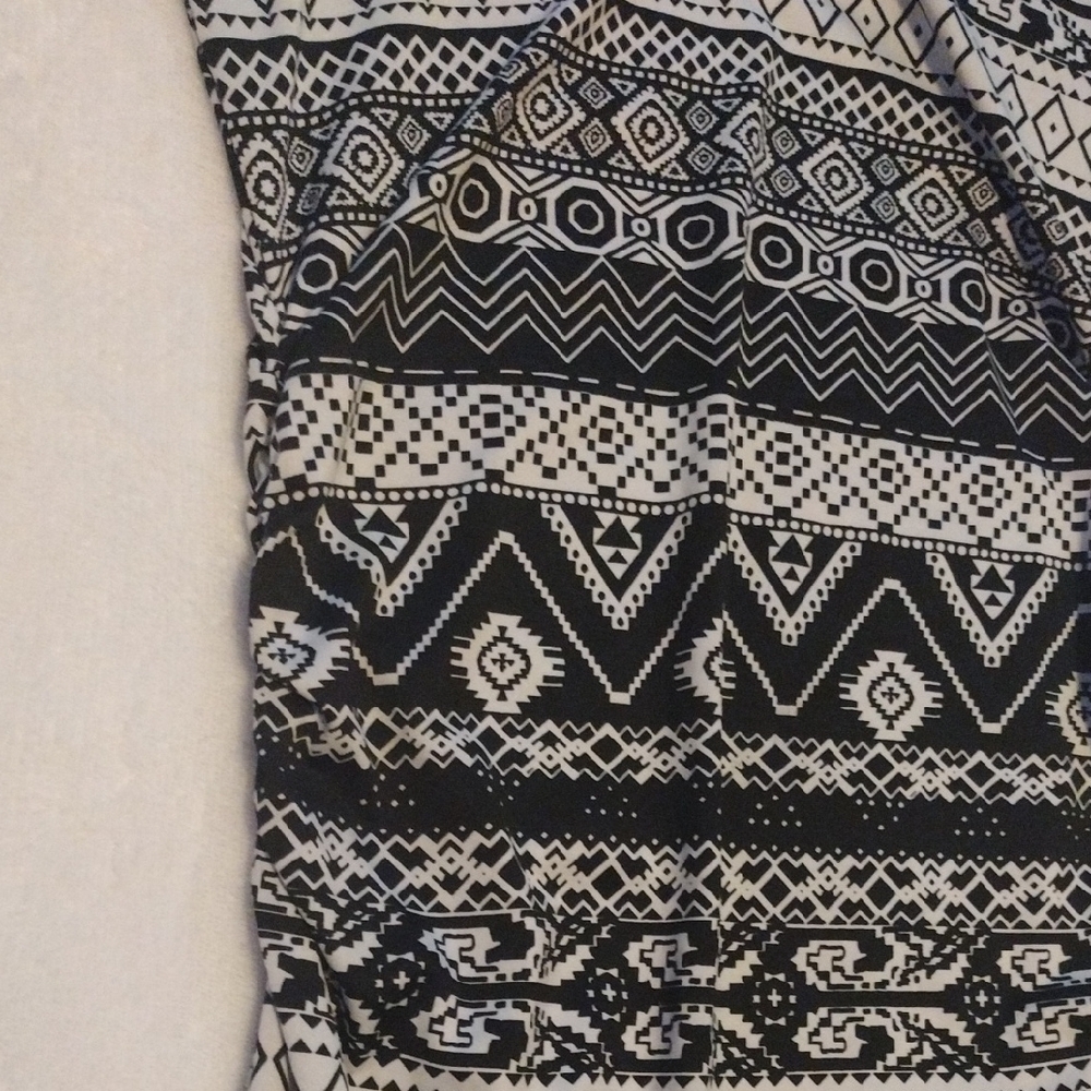 BONGO Geometric Black and White Midi Dress - Picture 5 of 8
